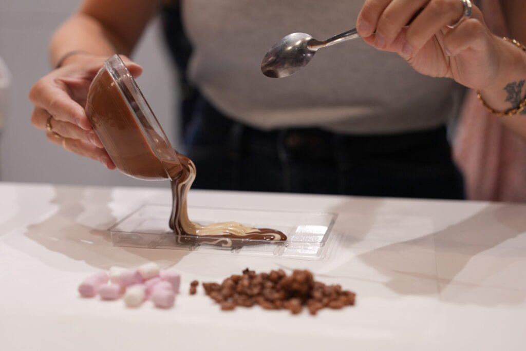 Escales-Alsaciennes-Les-Secrets-du-Chocolat-atelier-confection.jpg